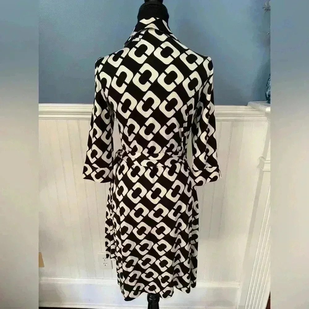 Diane von Furstenberg Vintage Julian 100% Silk Jersey Wrap Dress Chain Link SZ 6 - Picture 10 of 11